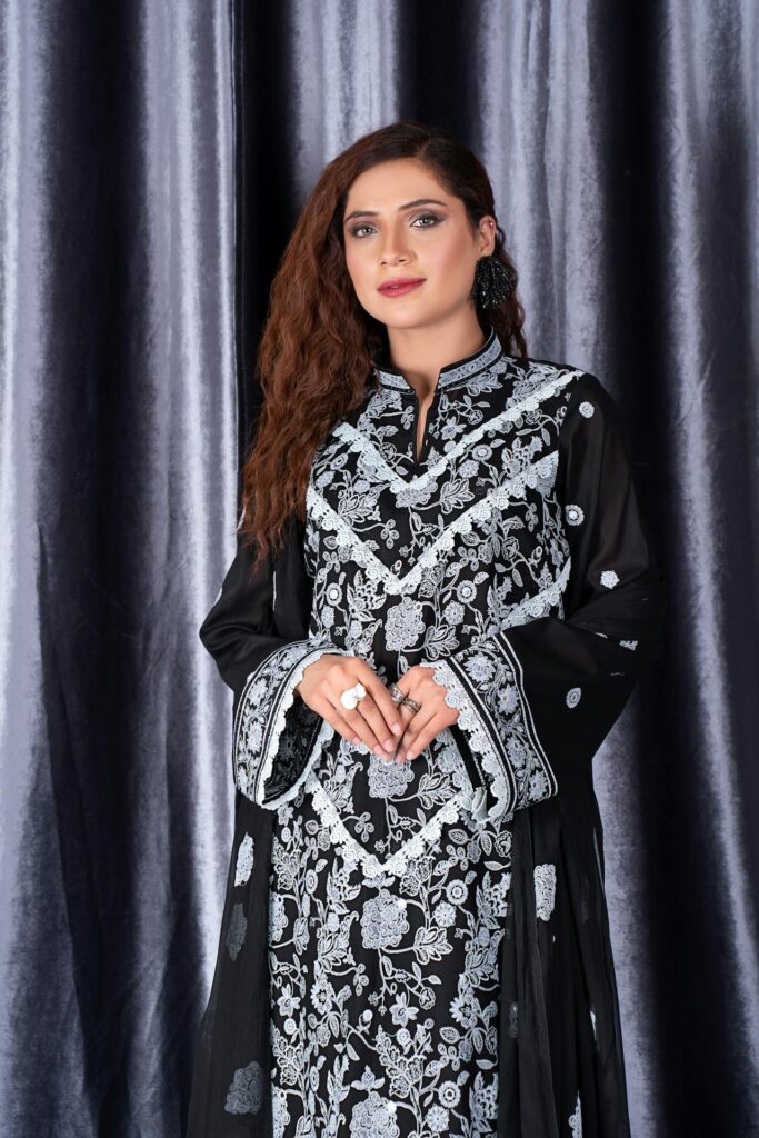 black_ punjabi_ salwar_ kameez